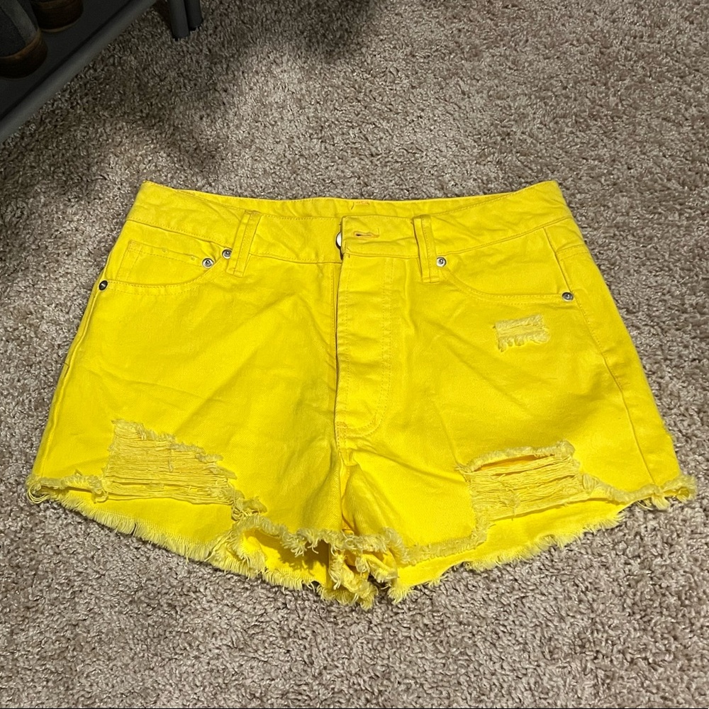 Peach Love California shorts. Size S